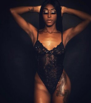 foto amadora Black beauty in lingerie