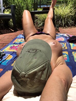 foto amadora Sun tanning Leg Barechested Thigh Vacation 