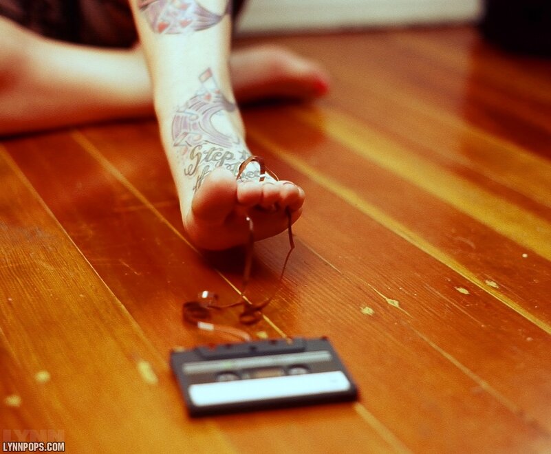 LynnColoredFeetBoombox001-lg