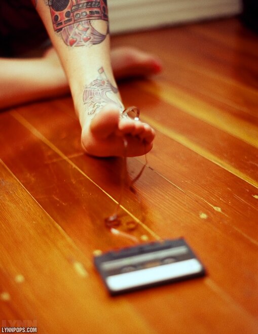 LynnColoredFeetBoombox002-lg