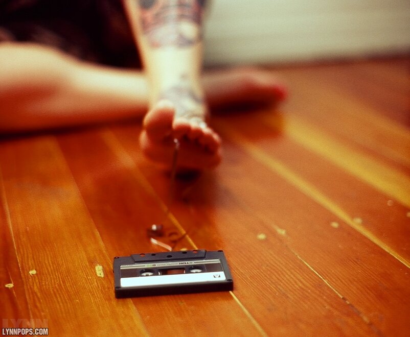 LynnColoredFeetBoombox003-lg