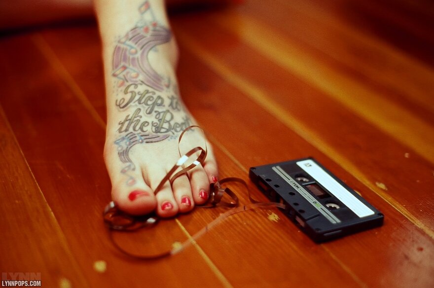 LynnColoredFeetBoombox004-lg