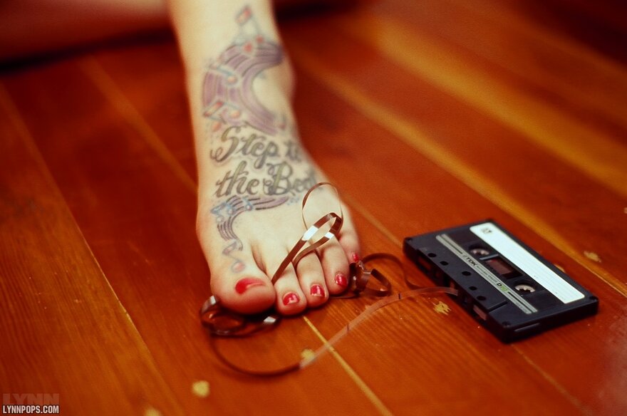 LynnColoredFeetBoombox005-lg