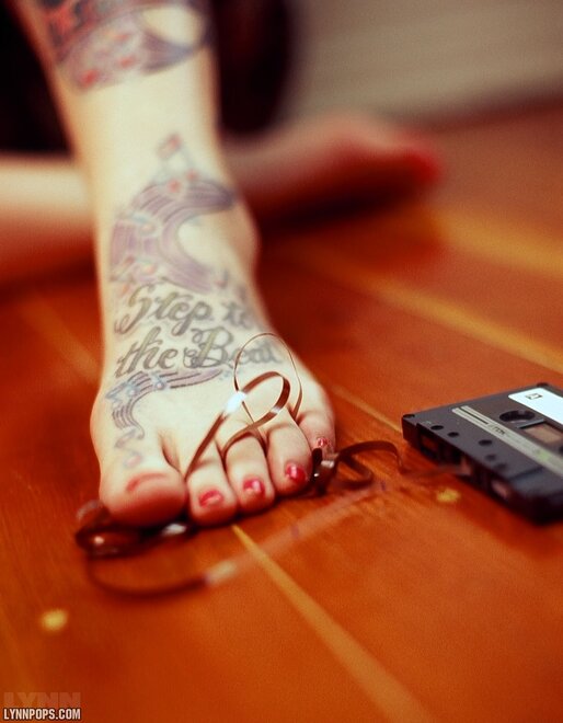 LynnColoredFeetBoombox006-lg