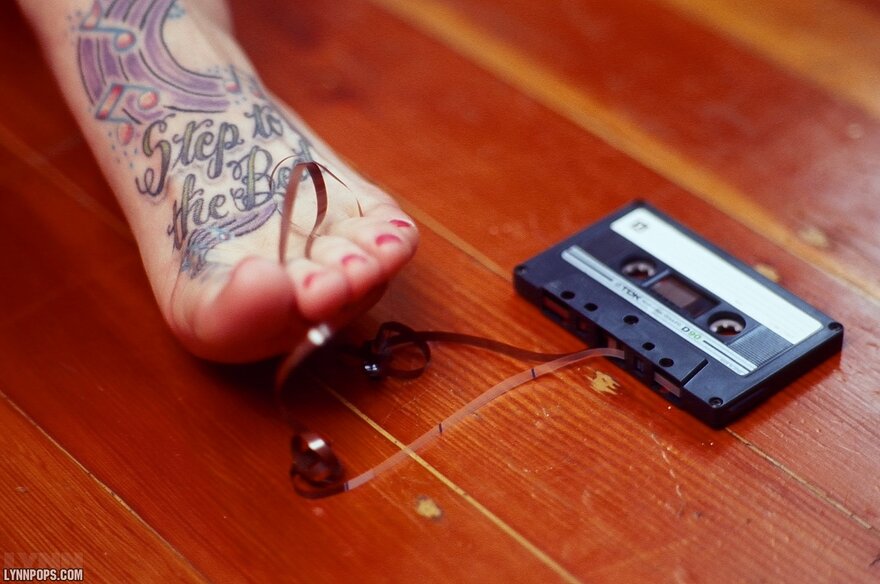 LynnColoredFeetBoombox009-lg