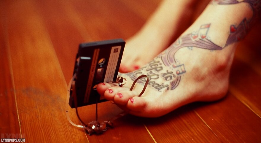 LynnColoredFeetBoombox013-lg