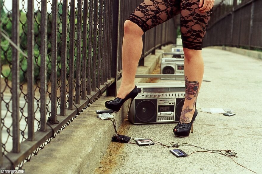 LynnColoredFeetBoombox032-lg