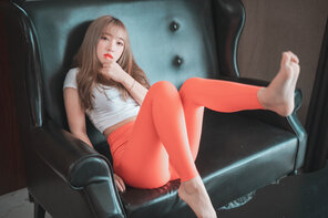 amateur pic DJAWA Photo - HaNari (하나리) - Red Orange & Cool Mint Part 1 (1)