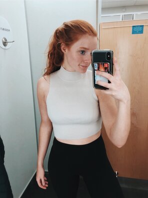 photo amateur Looking cute in the changing room