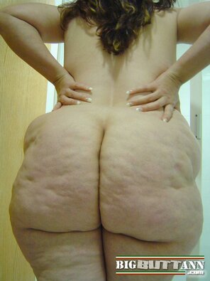 foto amateur pear-butt-mature-woman