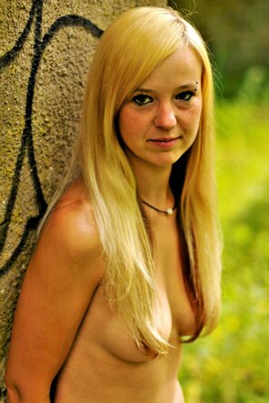 foto amateur Tina in the Woods-75