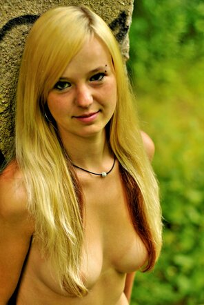 amateurfoto Tina in the Woods-79