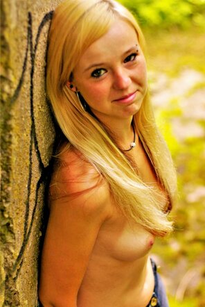 foto amateur Tina in the Woods-109