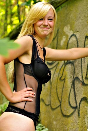 foto amateur Tina in the Woods-459