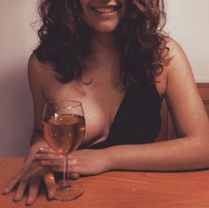 foto amadora 18 year old wine connoisseur