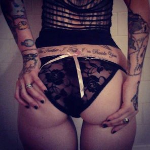 foto amateur Inked Mystery Lady