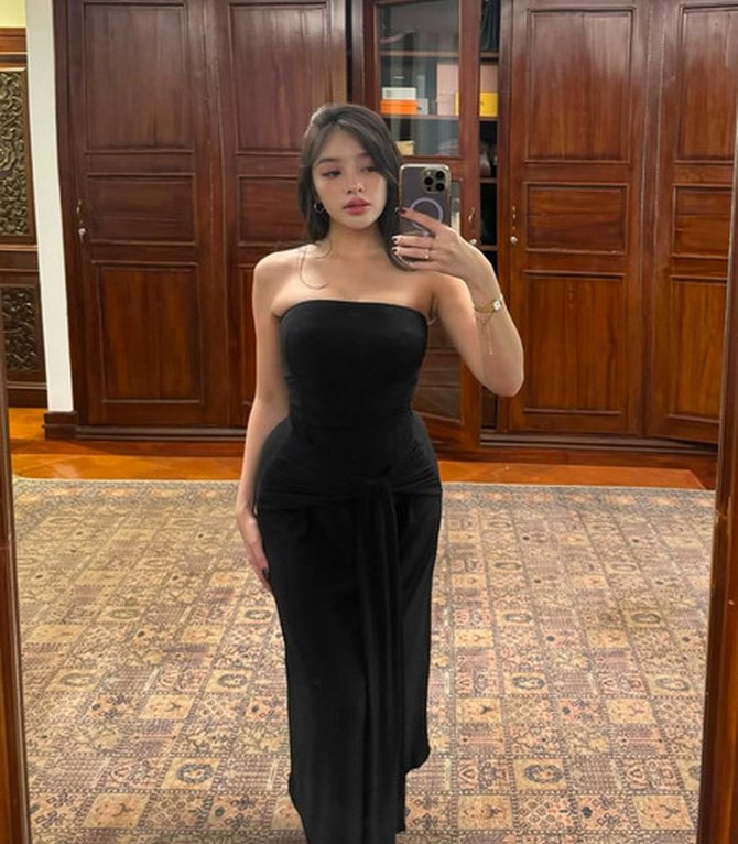 amateur photo g_8___8_potret_amanda_zahra_yang_memesona_dari_mahasiswi_kedokteran_hingga_sorotan_publik_p_amanda_zahra-20241212-001-non_fotografer_kly