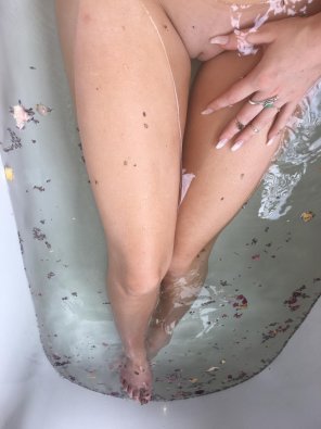 amateur pic F22 bath relax