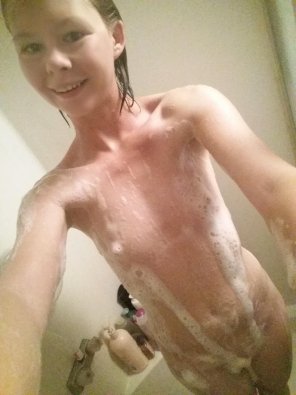 foto amateur Join me in the shower? Petite [f]emale