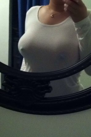 amateur pic IMAGE[image] just me in a simple white tee ;)