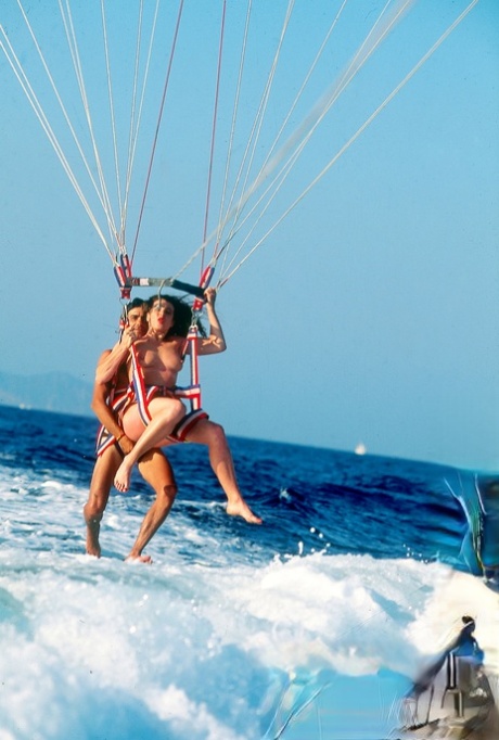 amateur photo 99423732_006_6f3f