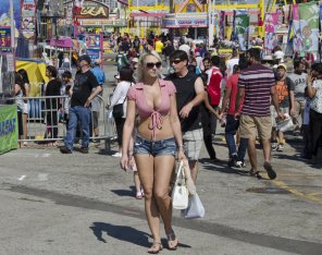 zdjęcie amatorskie At an amusement park