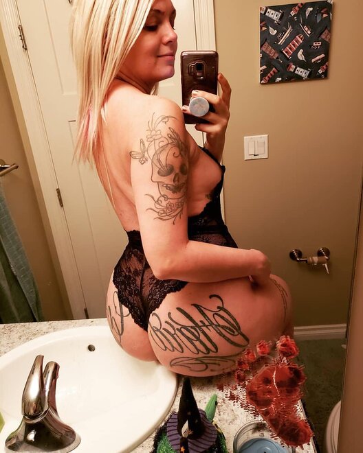 Blonde PAWG nude