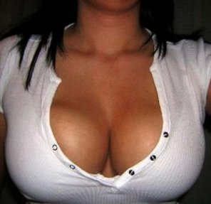 amateur pic Overpowering that shirt