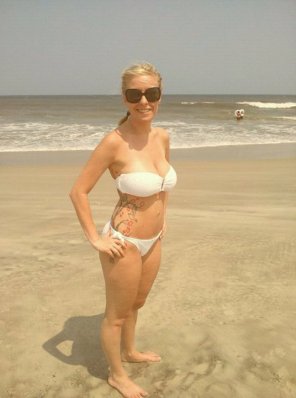 amateur pic white bikini