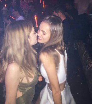 amateurfoto Ashley Benson at her birthday party with her hot friend. NOW KITH!