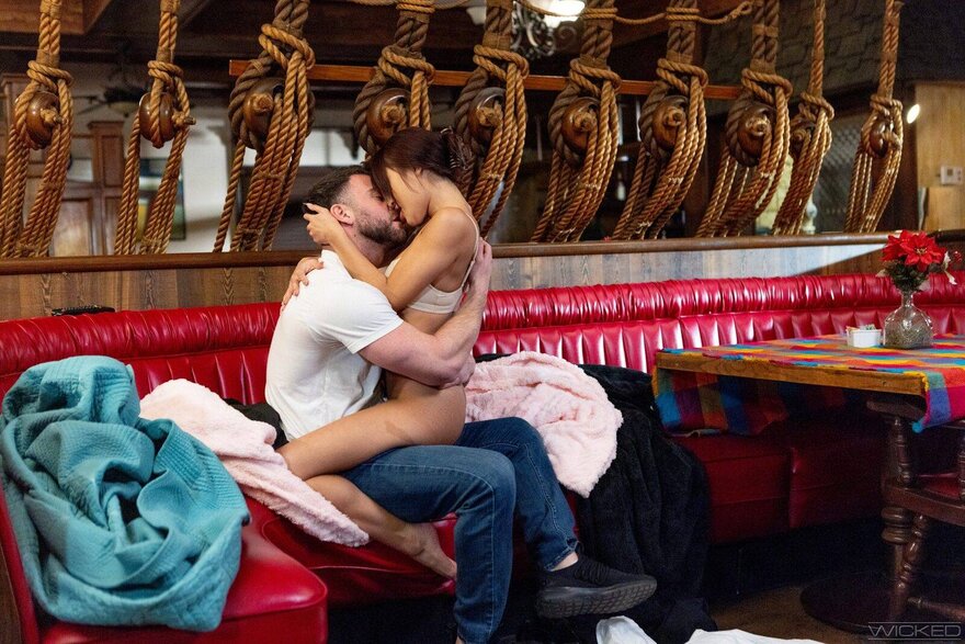 037_e458c574fd9411c4ff5fb3af8abd4d04