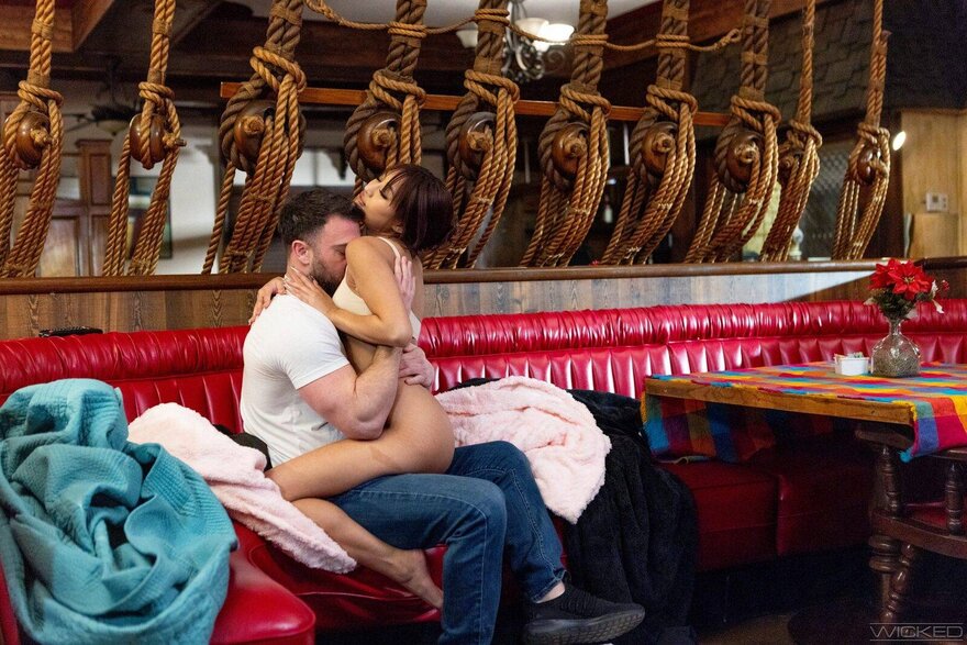 039_9f7bc4bcb66ef2d50a0606664718f69f