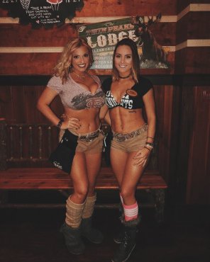 amateur pic Laura works at Twin Peaks now, hallelujah!