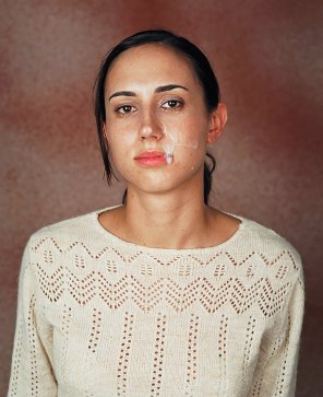 zdjęcie amatorskie Portrait of a young & very attractive woman posing with semen on her face for an art project by artist Ashkan Sahihi