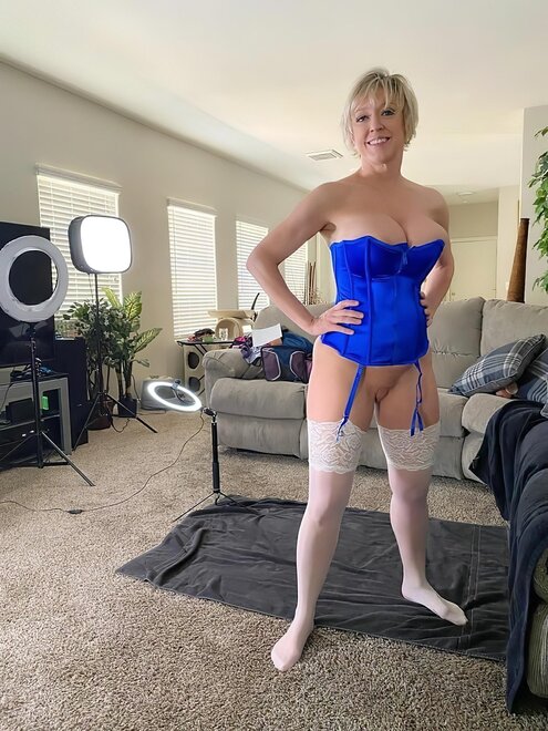 enlarge-thatguywhodoesntcare - Dee Williams - Perfect Milf - 1⁄2 - 0403 - dee-williams-mix-00468-enlarge