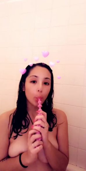 amateurfoto join me in my shower ðŸ§žâ€â™€ï¸ [oc]