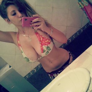 zdjęcie amatorskie Real Girl, Real big boobs in bikini