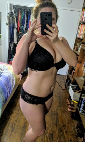 amateur pic you don't buy black lingerie unless you want people to see it ðŸ™„