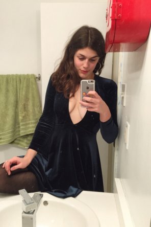 photo amateur Bathroom selfie, low cut dress