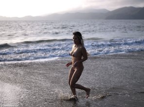 amateurfoto Stacked woman on SF Baker Beach
