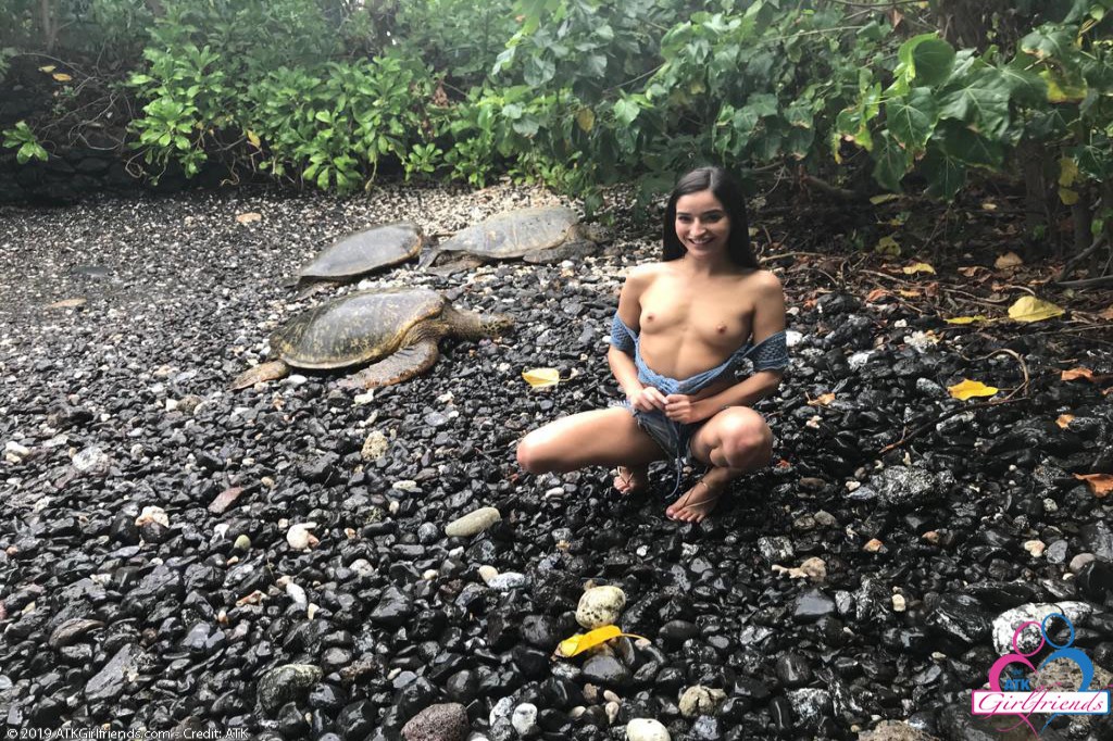 amateur photo emi035ATK_370421004