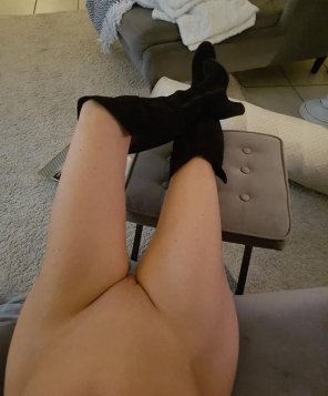 amateur pic I am still shy, but I want to show you my new boots :) [F] 34