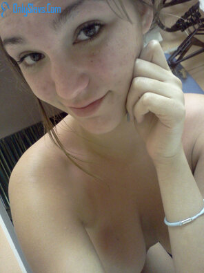 amateur pic Nude Amateur Pics - Busty Teen Selfies46