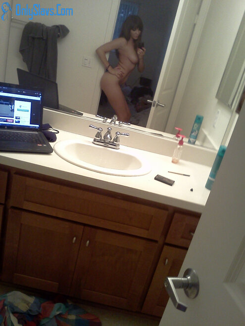 Nude Amateur Pics - Busty Teen Selfies39