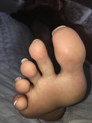 amateur pic Sexy toes spreading