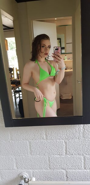 amateur pic [f] Counting the days till summer
