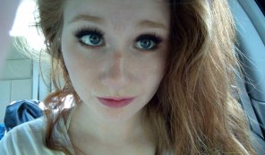 zdjęcie amatorskie Red hair, blue eyes, and a few freckles