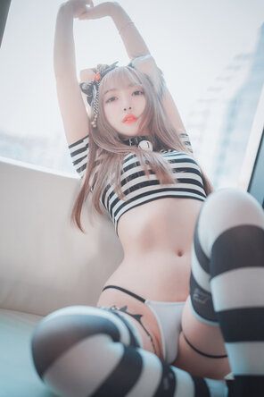 foto amadora DJAWA Photo - HaNari (하나리) - Catgirl in Stripes Part 1 (14)