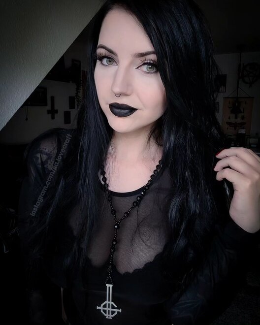 lia.lovecraft_379193297_531895095787091_2630345505321990048_n