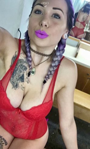 zdjęcie amatorskie Purple Lipstick